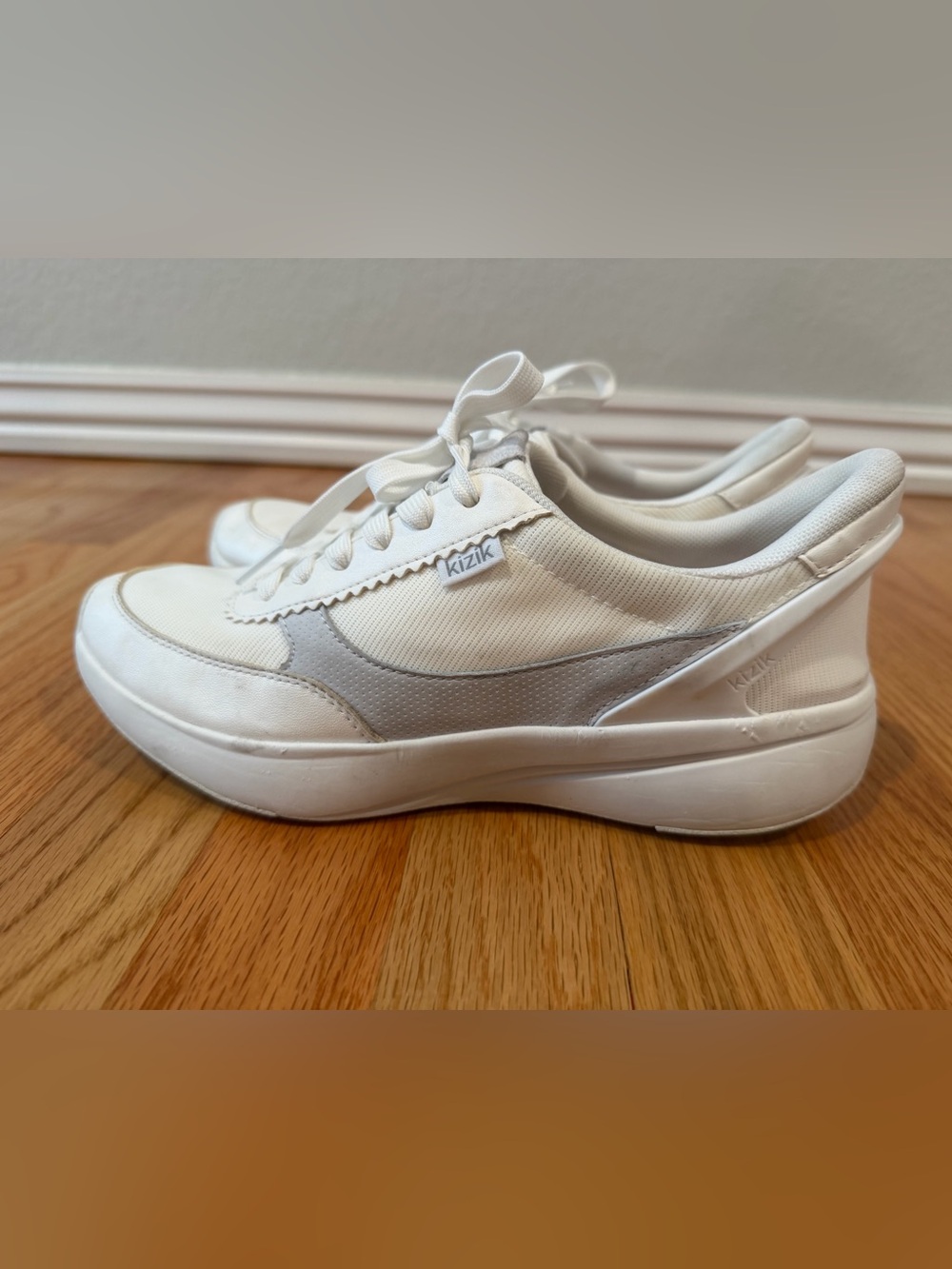 Kizik Prague Hands Free Slip-On Sneakers White Women’s 8